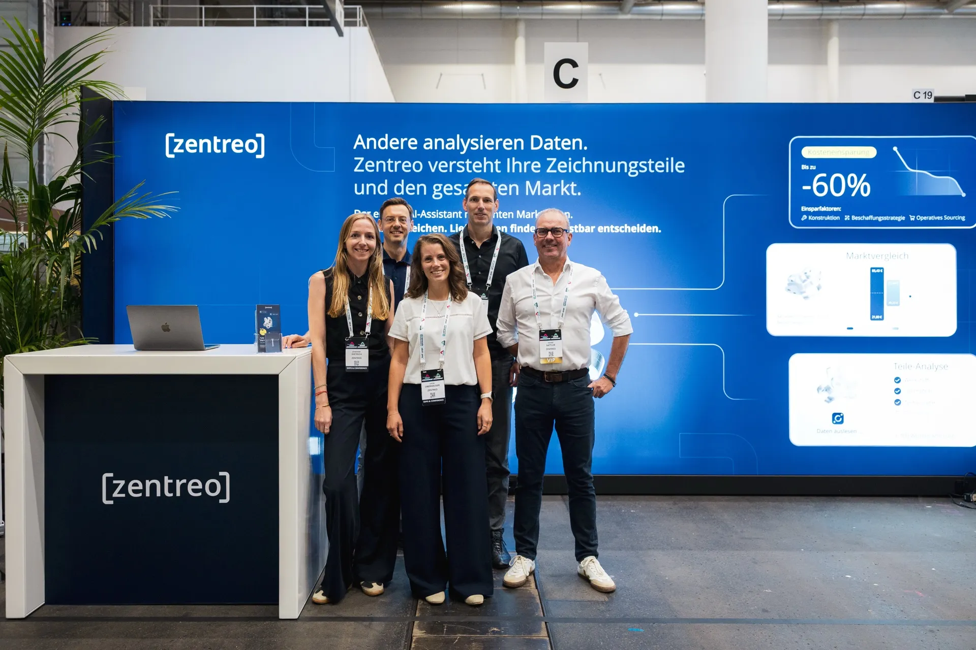 Das Zentreo Team am Messestand auf dem Procurement Summit